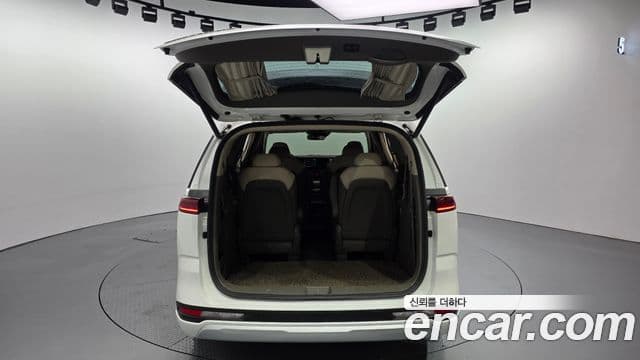 Kia Carnival 2021 — ფოტო 20/20