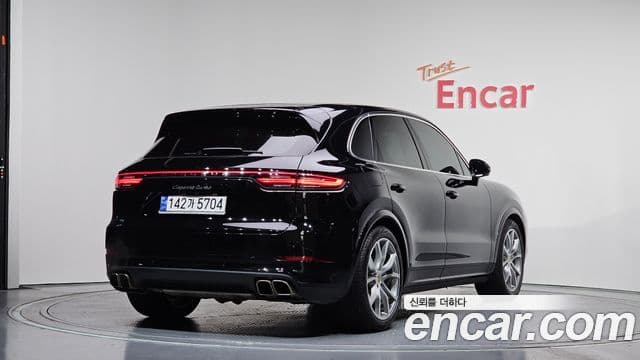 Porsche Cayenne 2023 — Фото 1/20