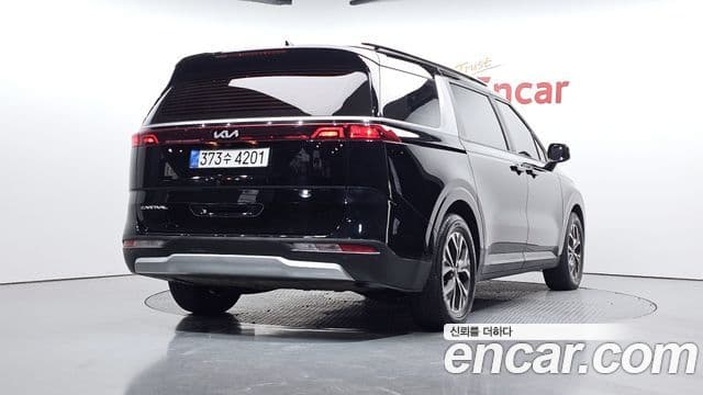 Kia Carnival 2022 — ფოტო 2/20