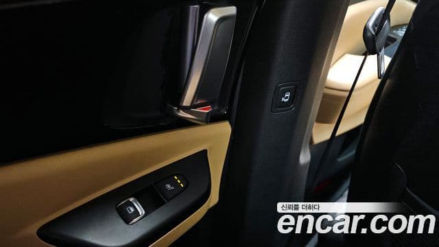 Kia Carnival 2022 — ფოტო 17/20
