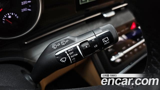 Kia Carnival 2022 — ფოტო 18/20