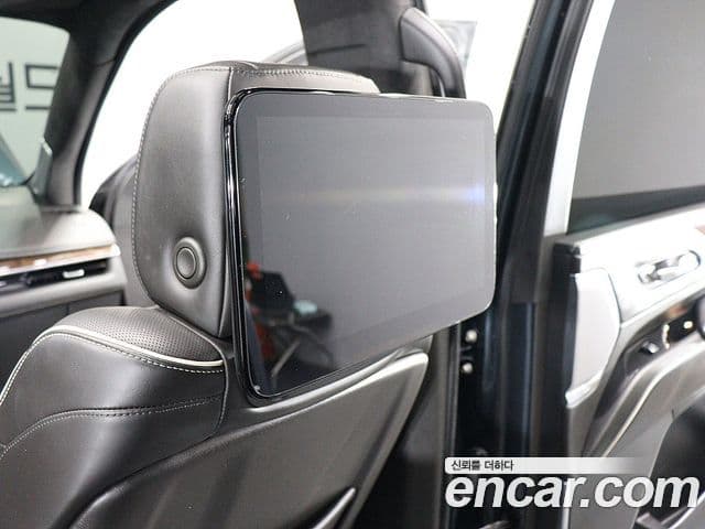 Cadillac Escalade 2021 — Фото 13/20