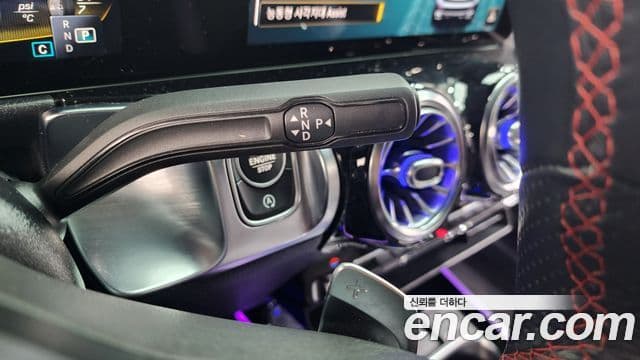 Mercedes-Benz GLB-Class 2021 — ფოტო 9/20