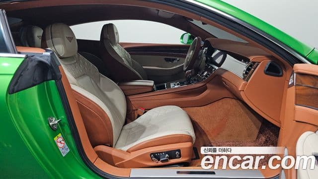 Bentley Continental GT 2022 — Фото 11/20