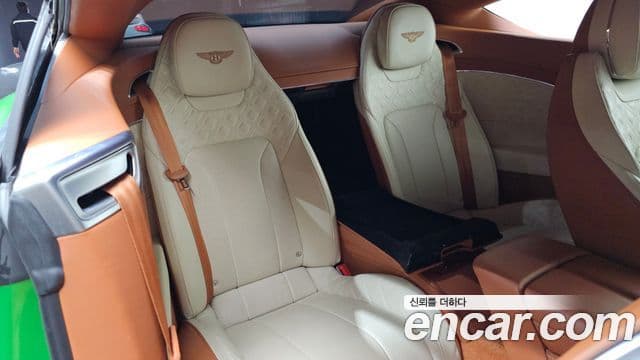 Bentley Continental GT 2022 — Фото 12/20