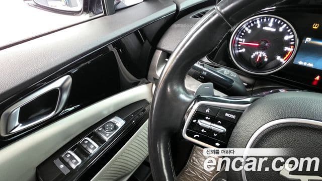 Kia Carnival 2022 — ფოტო 17/20