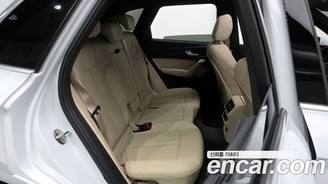 Audi Q5 2023 — Şəkil 12/20
