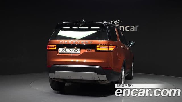 Land Rover Discovery 5 2018 — ფოტო 4/20