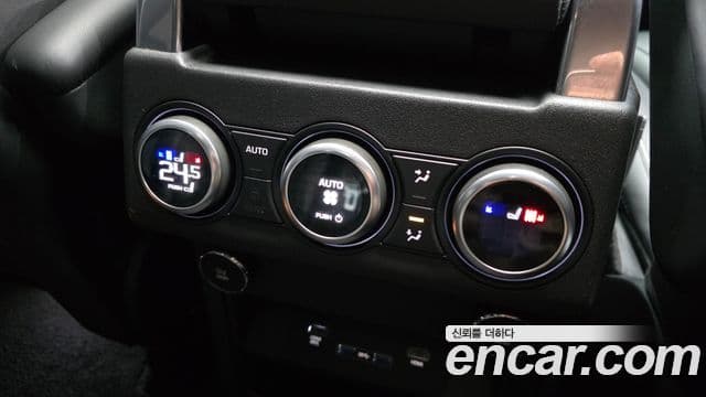 Land Rover Discovery 5 2018 — ფოტო 19/20