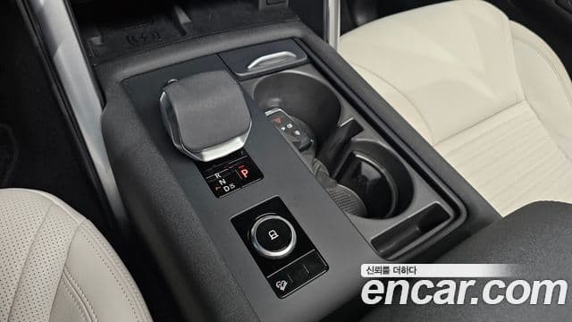 Land Rover Discovery 5 2025 — Фото 9/20