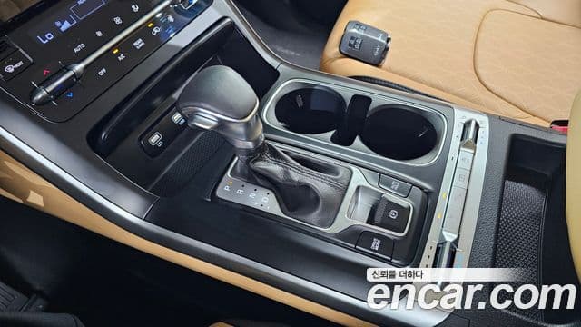 Kia Carnival 2020 — ფოტო 9/20