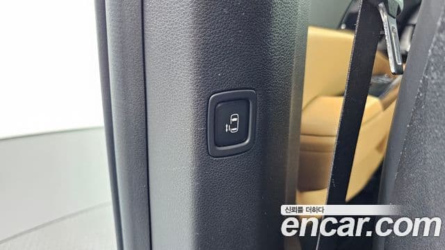 Kia Carnival 2020 — ფოტო 18/20