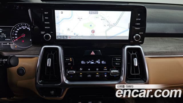 Kia Sorento 2022 — ფოტო 14/20