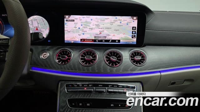 Mercedes-Benz E-Class 2021 — ფოტო 13/20