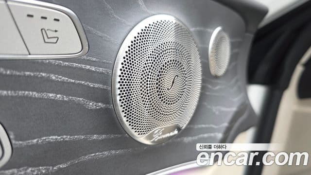 Mercedes-Benz E-Class 2021 — ფოტო 17/20