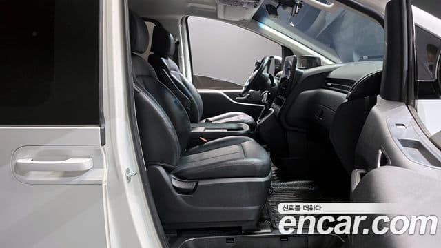 Hyundai Staria 2022 — ფოტო 11/20