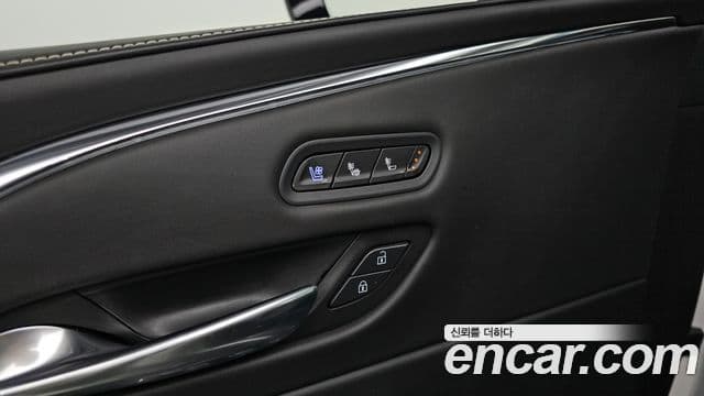 Cadillac Escalade 2021 — Фото 18/20