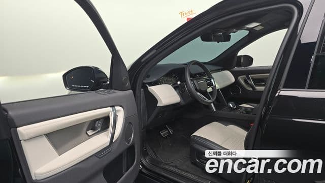 Land Rover Discovery Sport 2025 — ფოტო 10/20