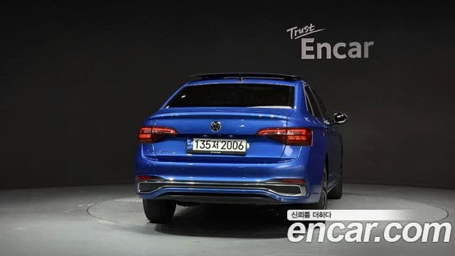 Volkswagen Jetta 2023 — Фото 3/20