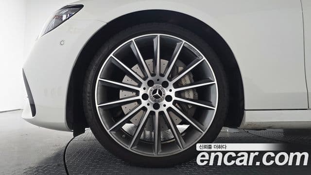 Mercedes-Benz E-Class 2022 — ფოტო 5/20