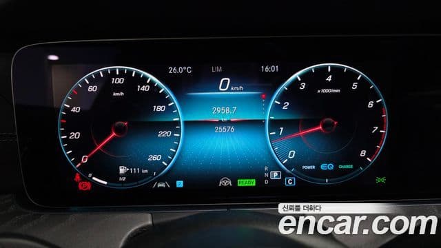 Mercedes-Benz E-Class 2022 — ფოტო 8/20