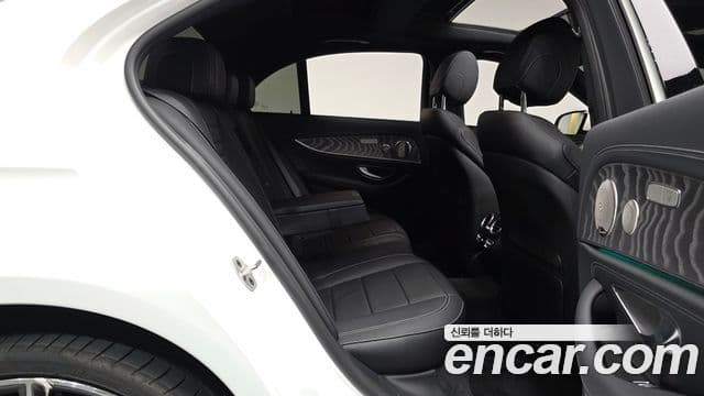 Mercedes-Benz E-Class 2022 — ფოტო 11/20