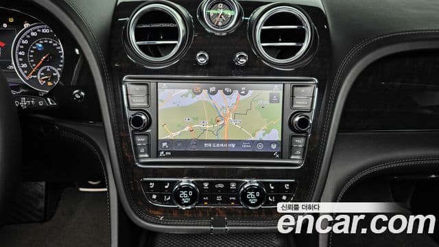 Bentley Bentayga 2019 — Фото 13/20