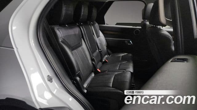 Land Rover Discovery 5 2019 — Фото 12/20
