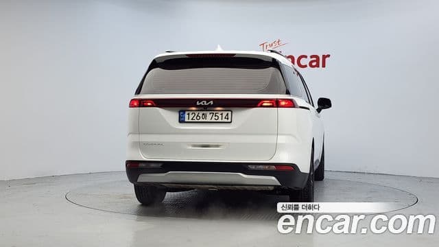 Kia Carnival 2022 — ფოტო 4/20