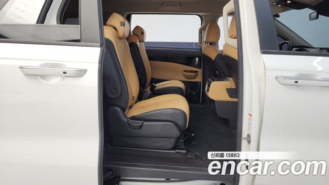 Kia Carnival 2022 — ფოტო 12/20