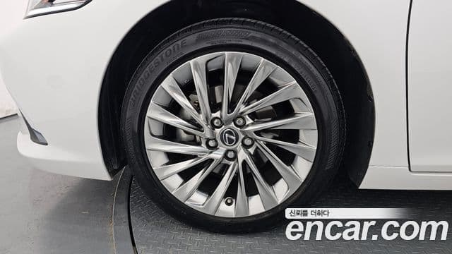 Lexus ES300h 2023 — Şəkil 5/20