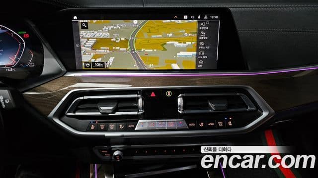 BMW X5 2019 — ფოტო 14/20