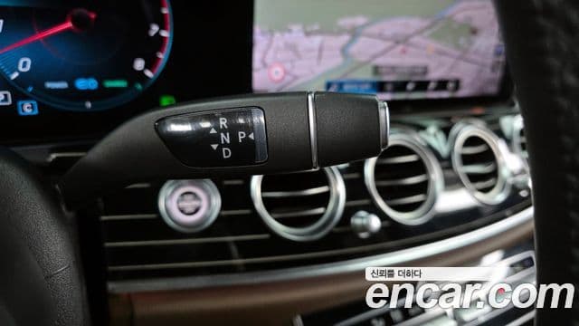 Mercedes-Benz E-Class 2021 — Фото 9/20