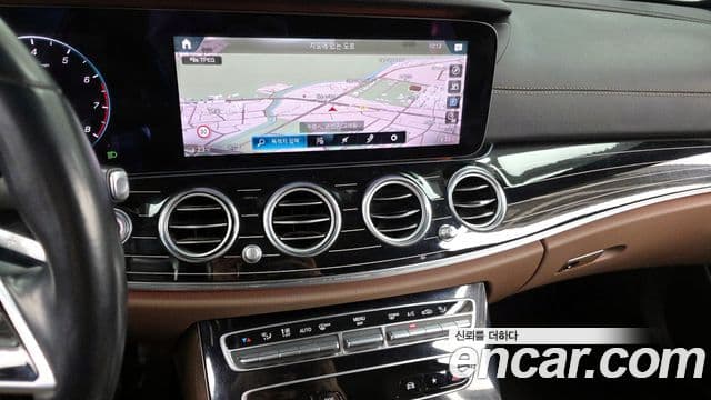Mercedes-Benz E-Class 2021 — Фото 14/20
