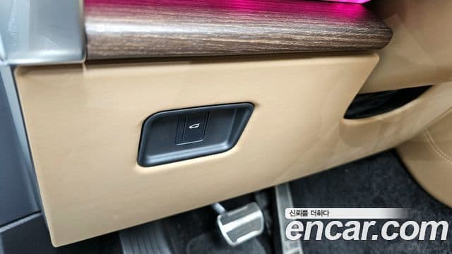 Land Rover Range Rover 2023 — Фото 15/20