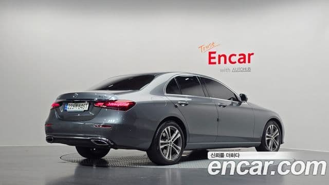 Mercedes-Benz E-Class 2022 — ფოტო 2/20