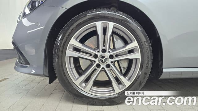Mercedes-Benz E-Class 2022 — ფოტო 5/20