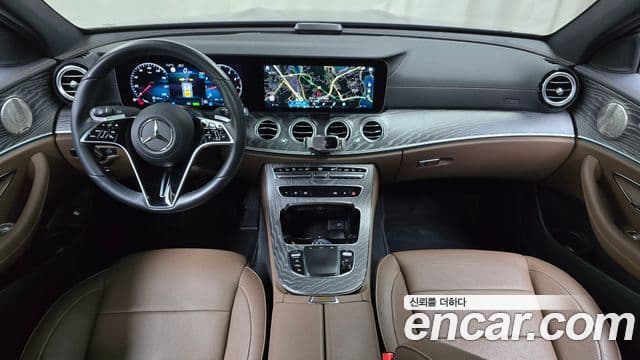 Mercedes-Benz E-Class 2022 — ფოტო 7/20