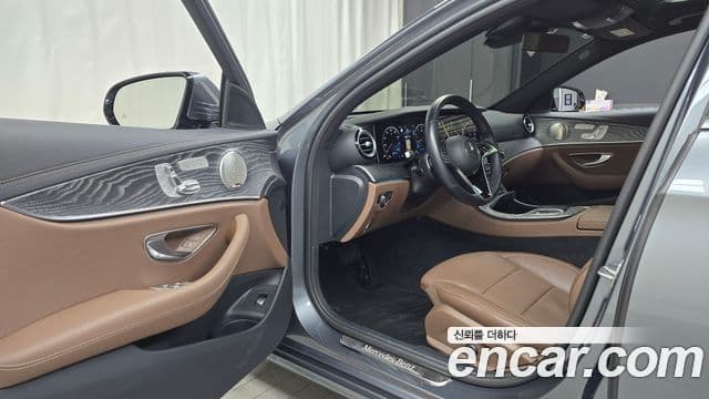 Mercedes-Benz E-Class 2022 — ფოტო 10/20