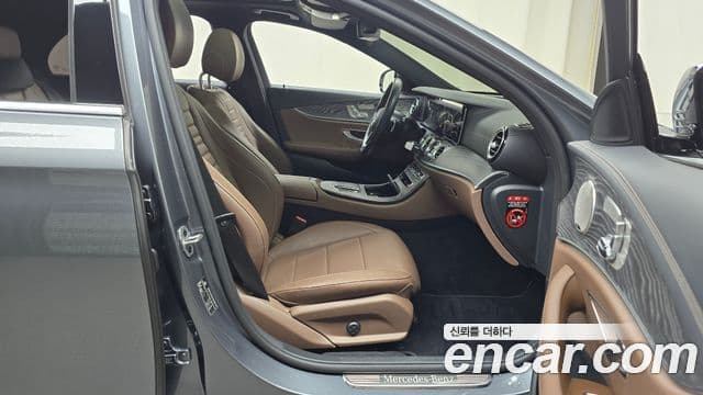 Mercedes-Benz E-Class 2022 — ფოტო 11/20