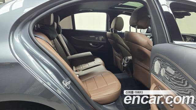 Mercedes-Benz E-Class 2022 — ფოტო 12/20