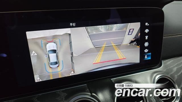 Mercedes-Benz E-Class 2022 — ფოტო 15/20