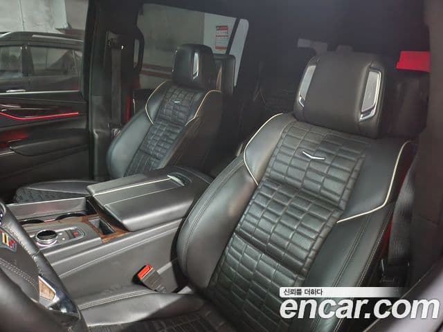 Cadillac Escalade 2021 — Фото 19/20