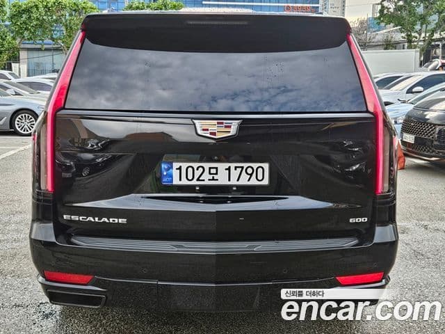 Cadillac Escalade 2021 — Фото 2/20
