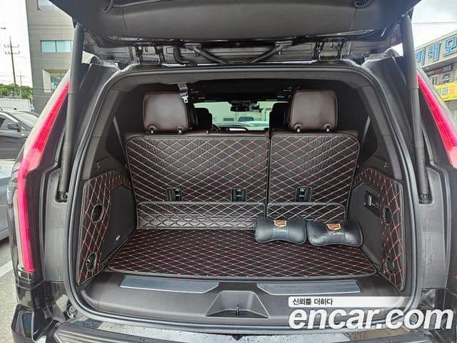 Cadillac Escalade 2021 — Фото 19/20