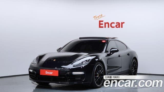 Porsche Panamera 2020 — Фото 1/20