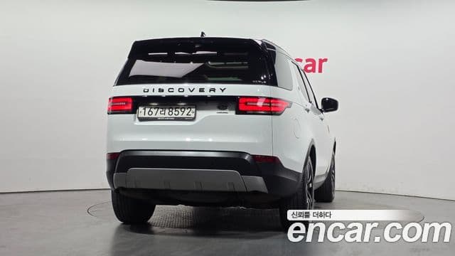 Land Rover Discovery 5 2019 — Фото 4/20