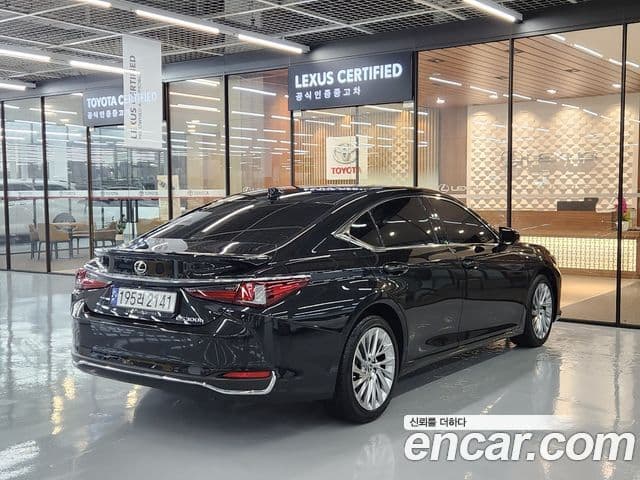 Lexus ES300h 2024 — ფოტო 1/20
