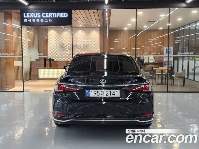 Lexus ES300h 2024 — ფოტო 3/20