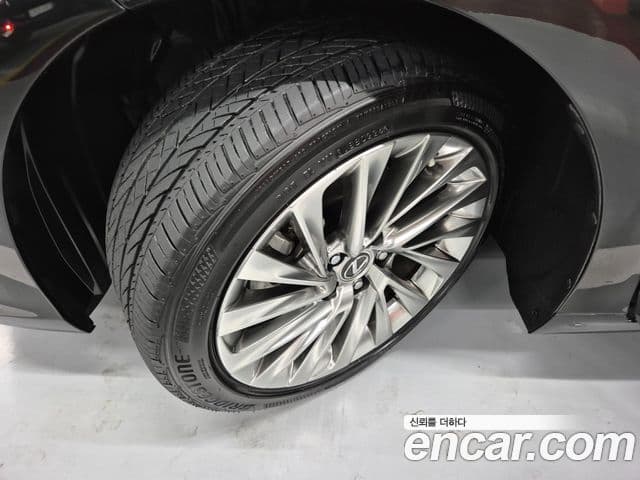 Lexus ES300h 2024 — ფოტო 4/20